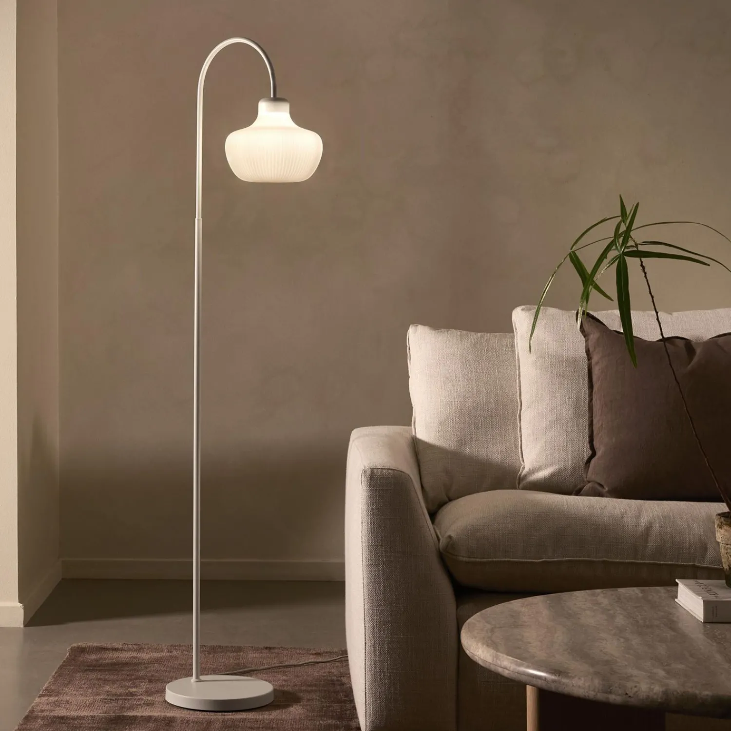 New ILVA Lysaro Gulvlampe 25 x 154 x 38,5 cm