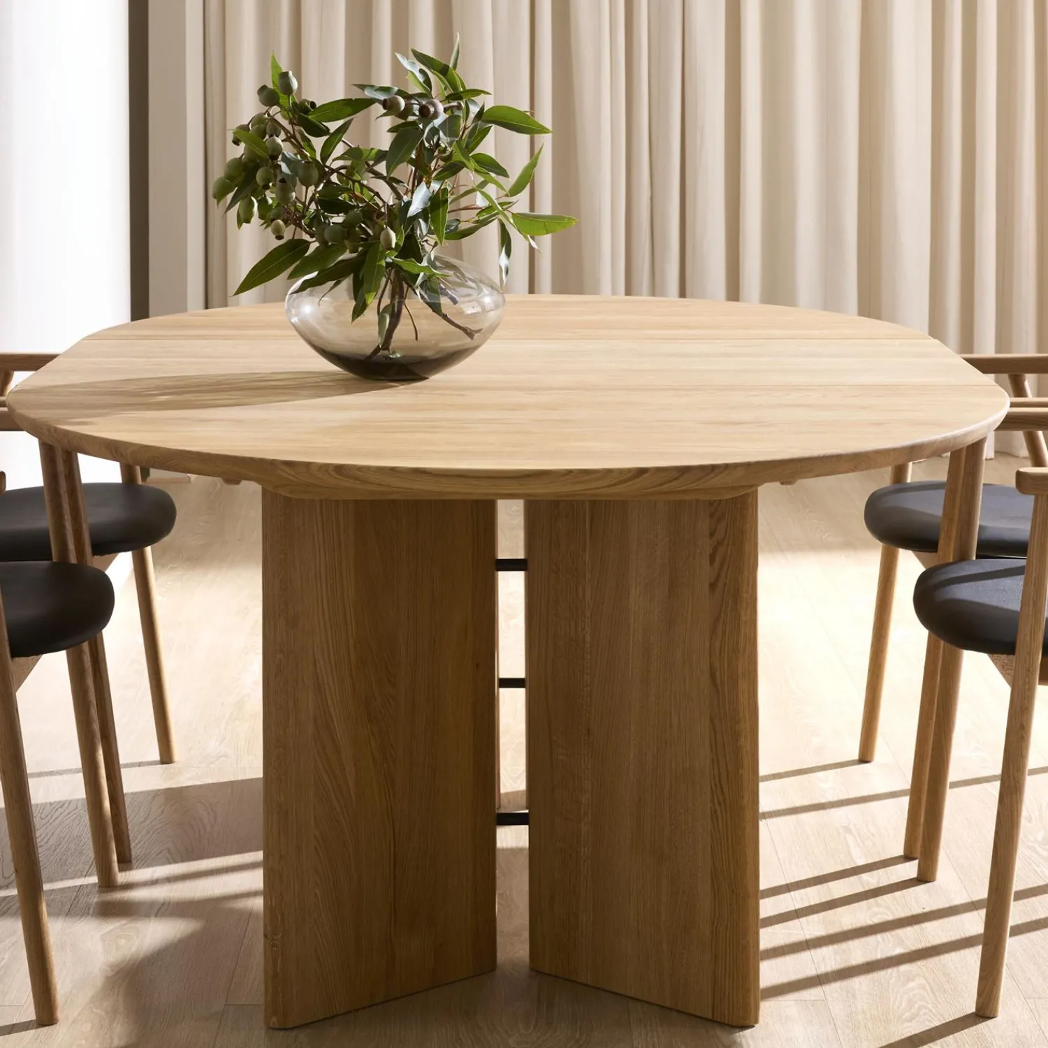 Online ILVA Sakura Round Spisebord 130 x 75 cm