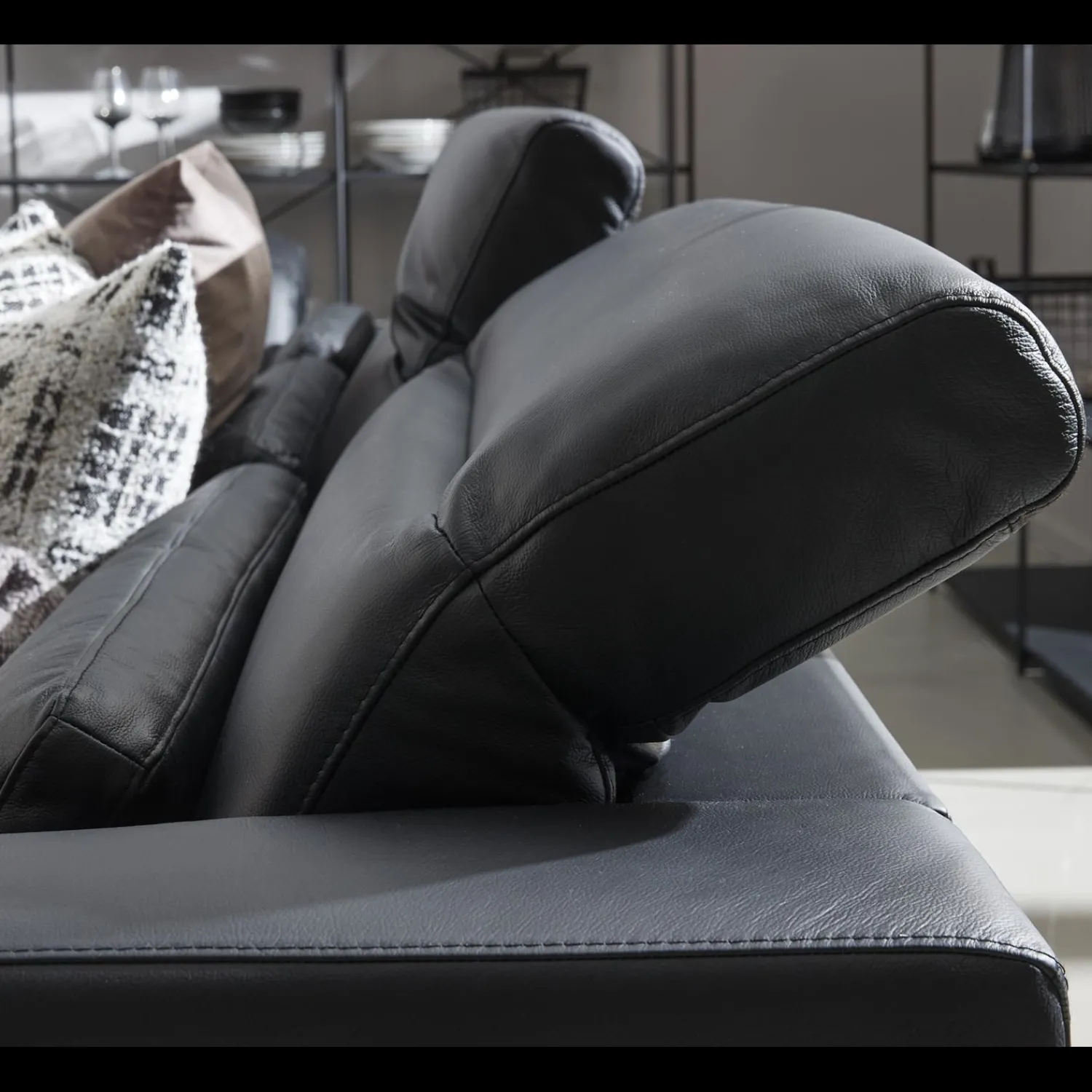 Outlet ILVA Volanti venstrevendt sofa med pufafslutning
